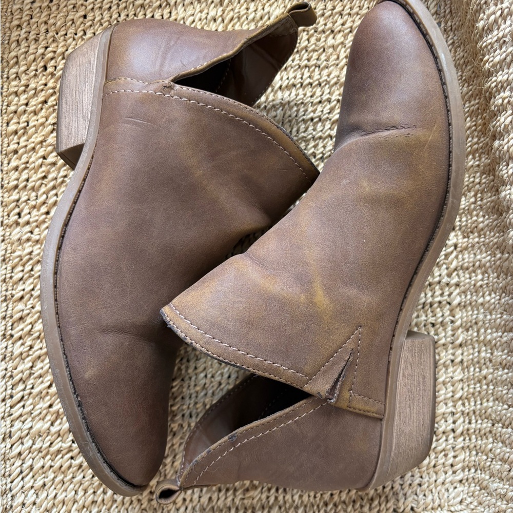 Universal Thread Brown Ankle Boots